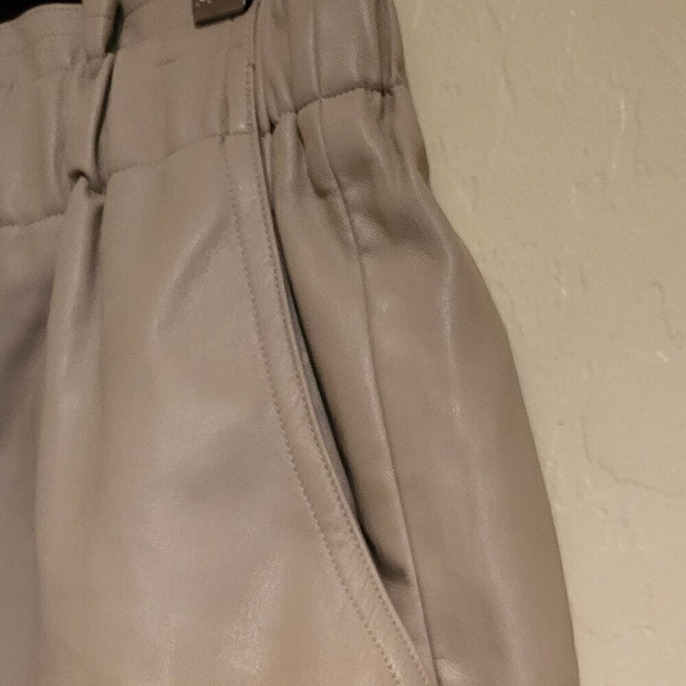 Modern Citizen Women’s Tan Kipp Paperbag Vegan Leather Shorts Size Medium NWOT - Picture 7 of 12